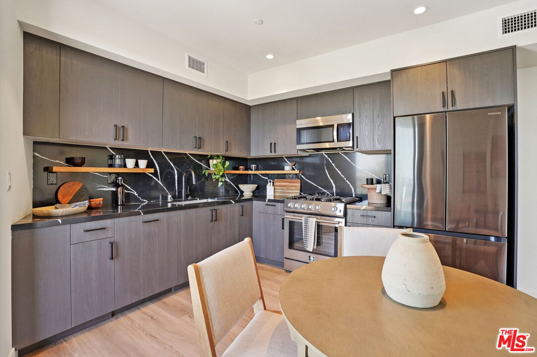 1110 S Spaulding Ave Unit: PH5