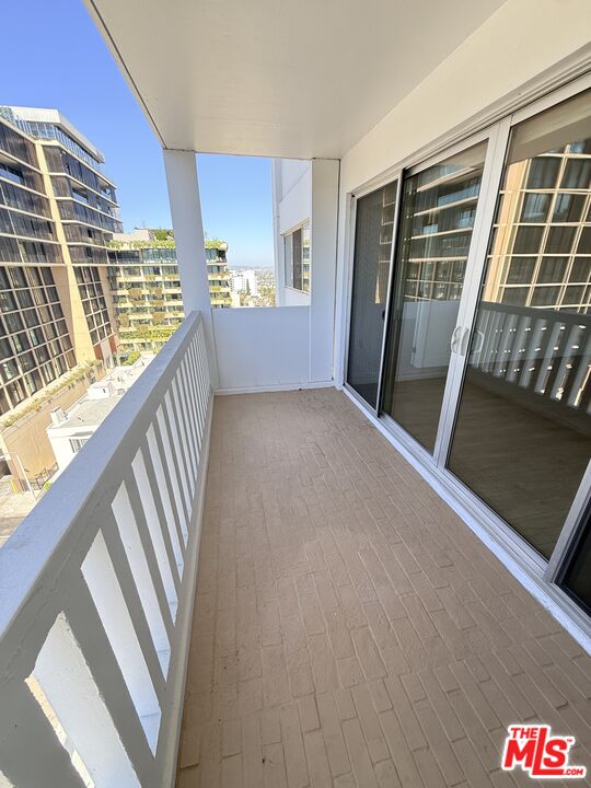 999 N Doheny Dr Unit: 904