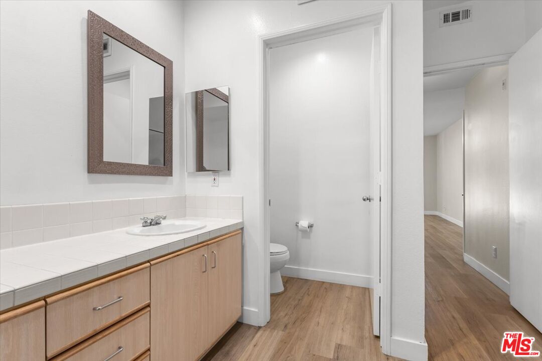 5350 White Oak Ave Unit: 209
