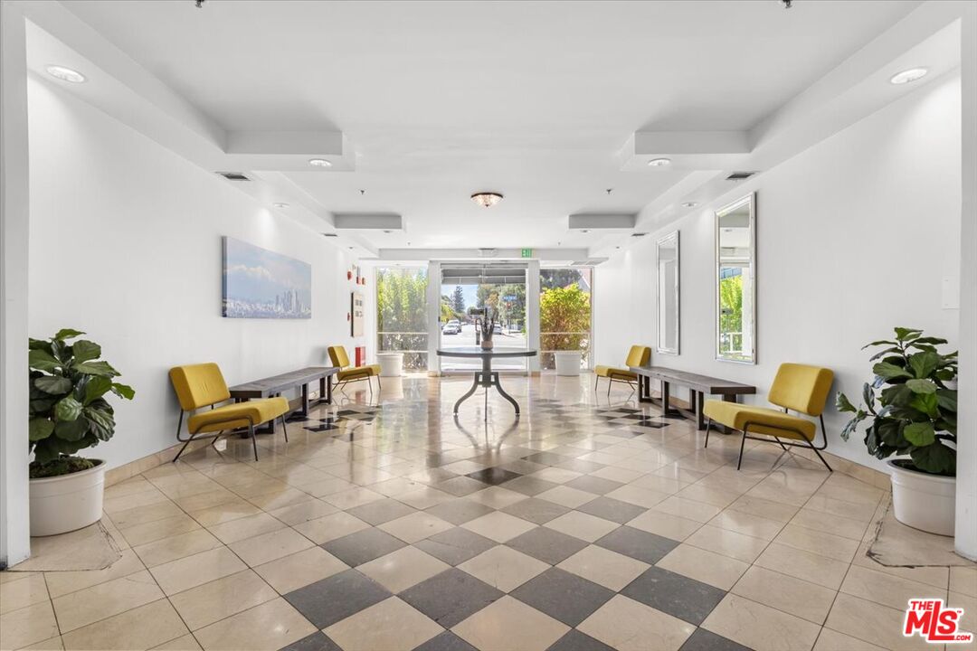 5350 White Oak Ave Unit: 209