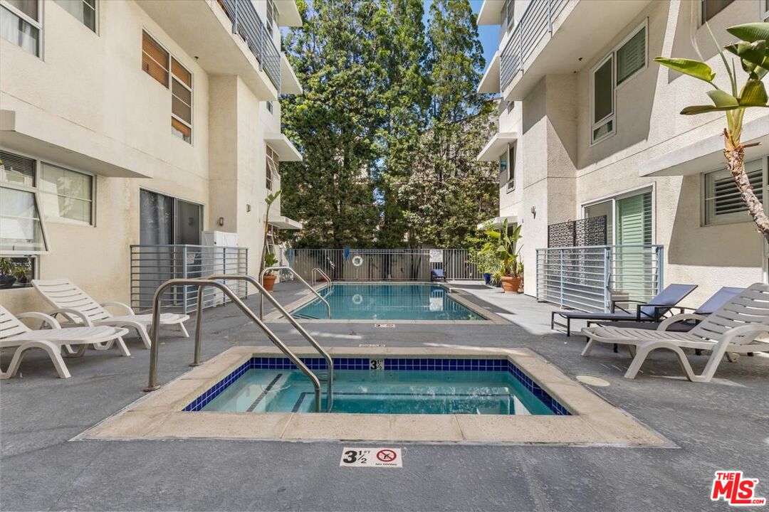 5350 White Oak Ave Unit: 209