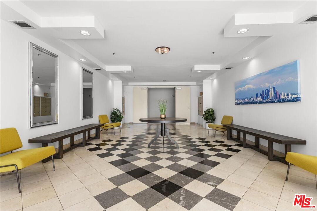 5350 White Oak Ave Unit: 209