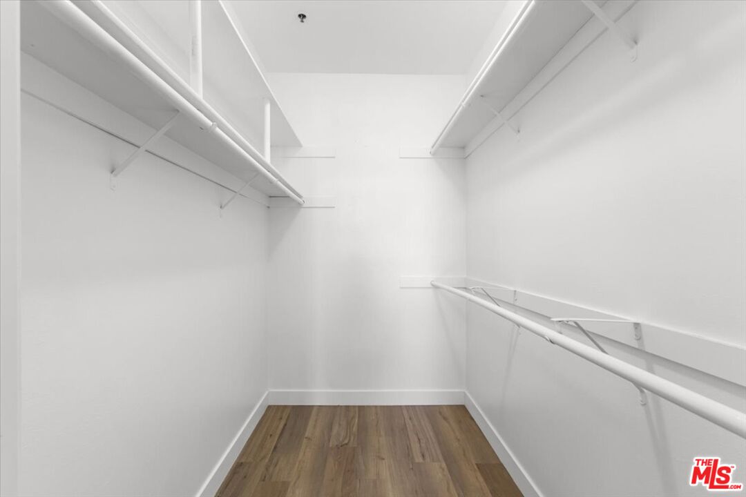 5350 White Oak Ave Unit: 209