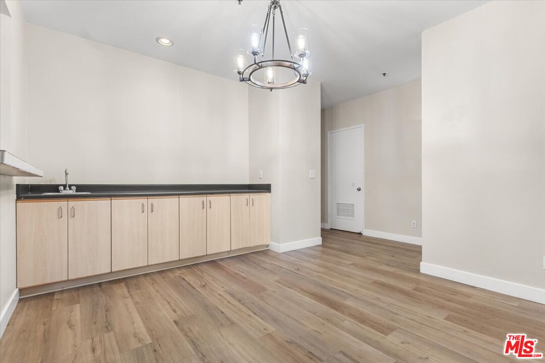 5350 White Oak Ave Unit: 209