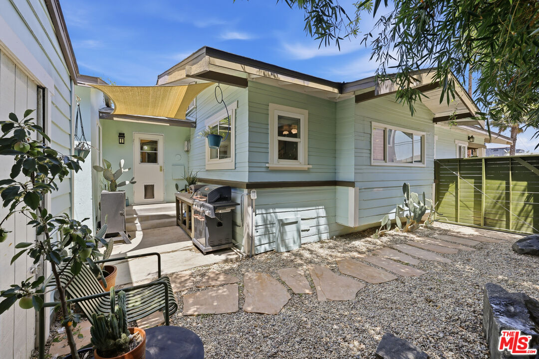 933 Walnut Ave