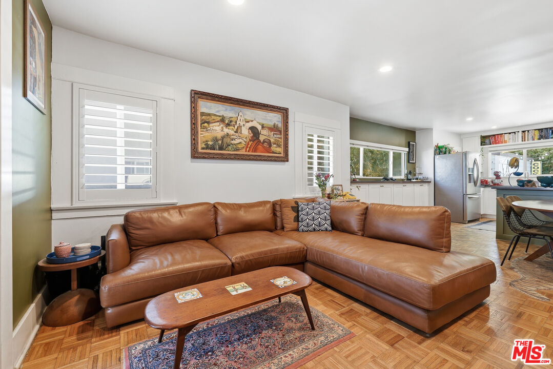 933 Walnut Ave