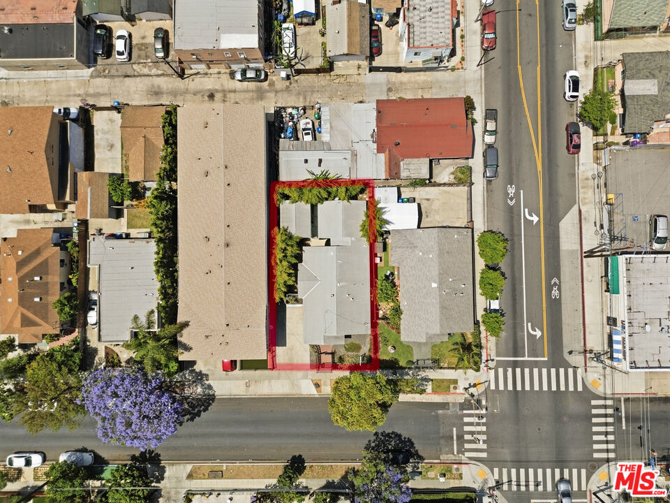 933 Walnut Ave