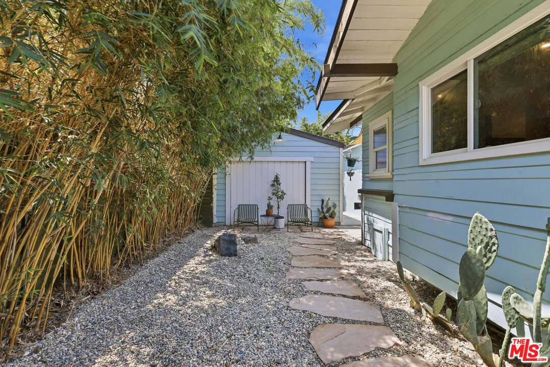 933 Walnut Ave