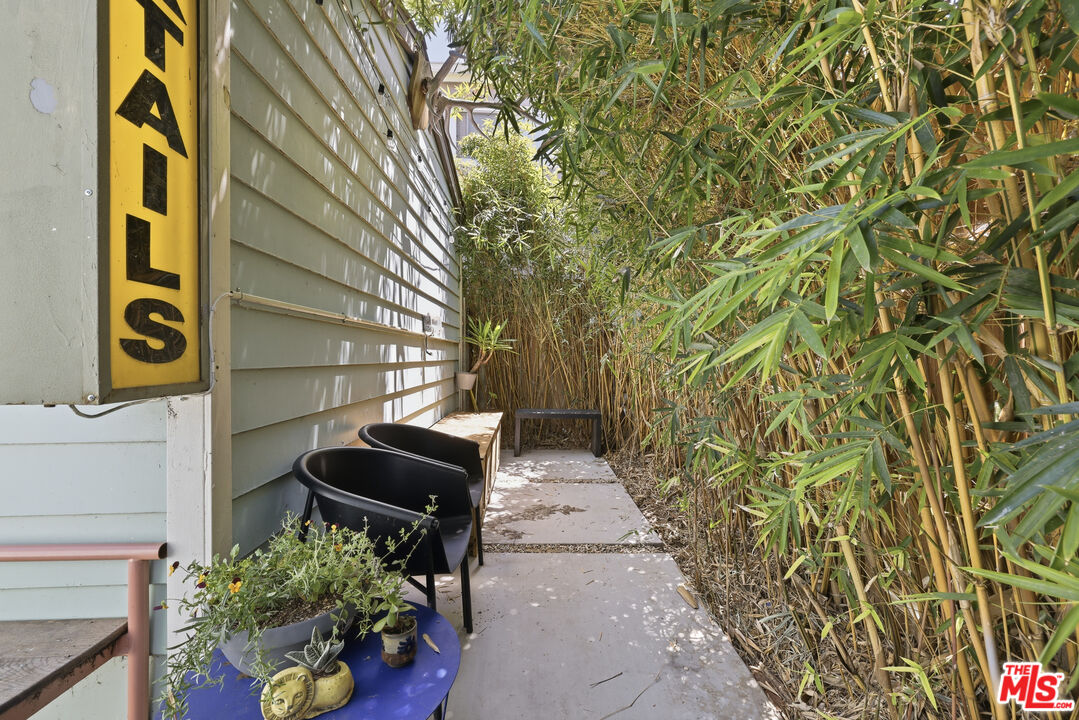 933 Walnut Ave
