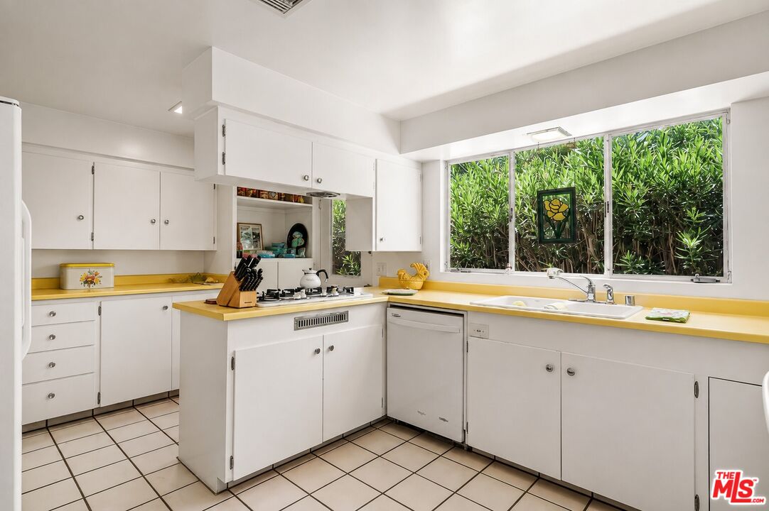 1094 S Paseo De Marcia
