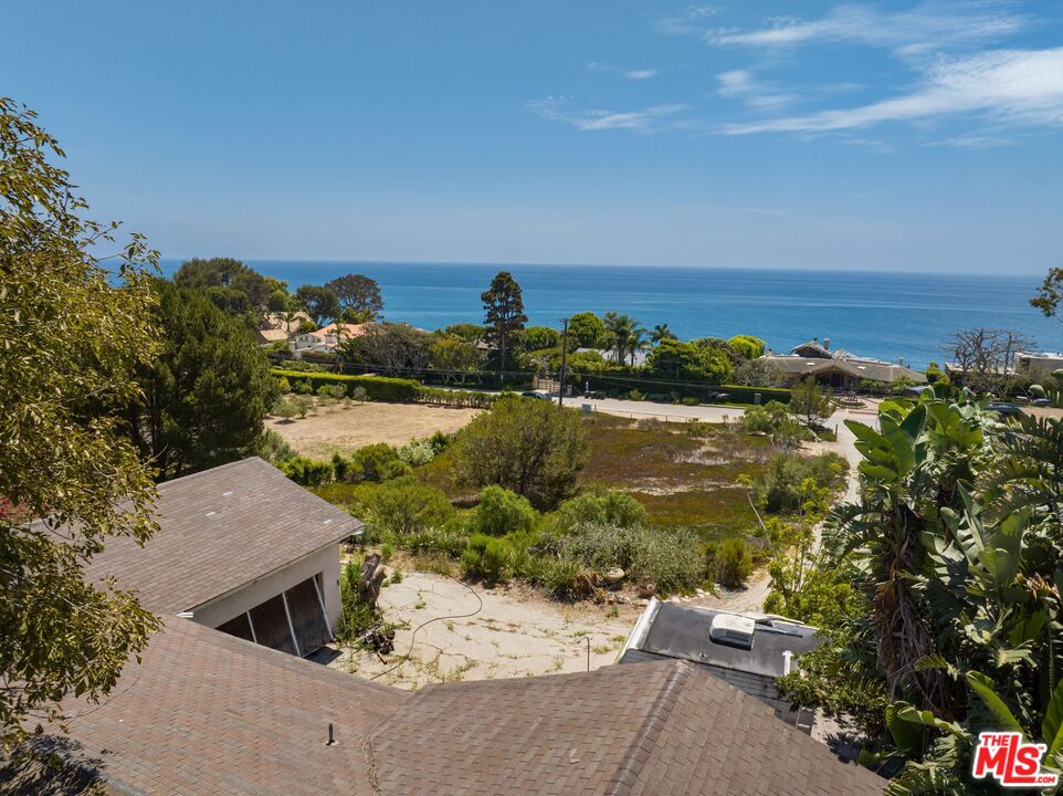 29029 Cliffside Dr