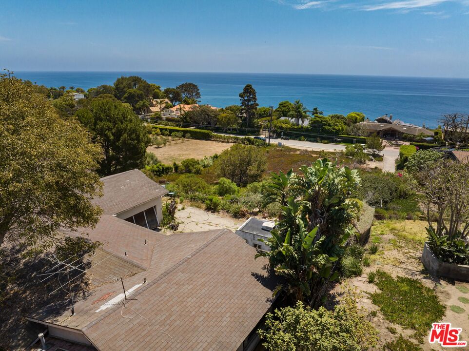 29029 Cliffside Dr