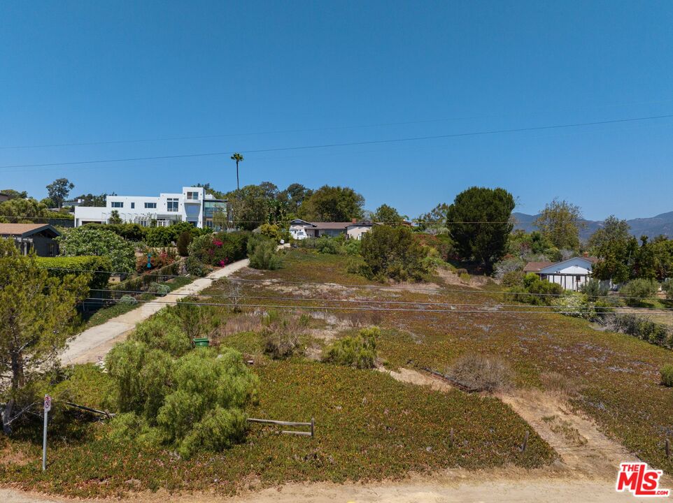 29029 Cliffside Dr