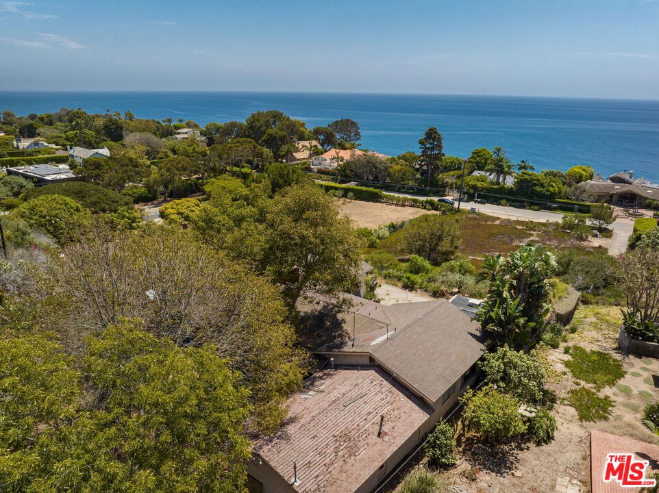 29029 Cliffside Dr