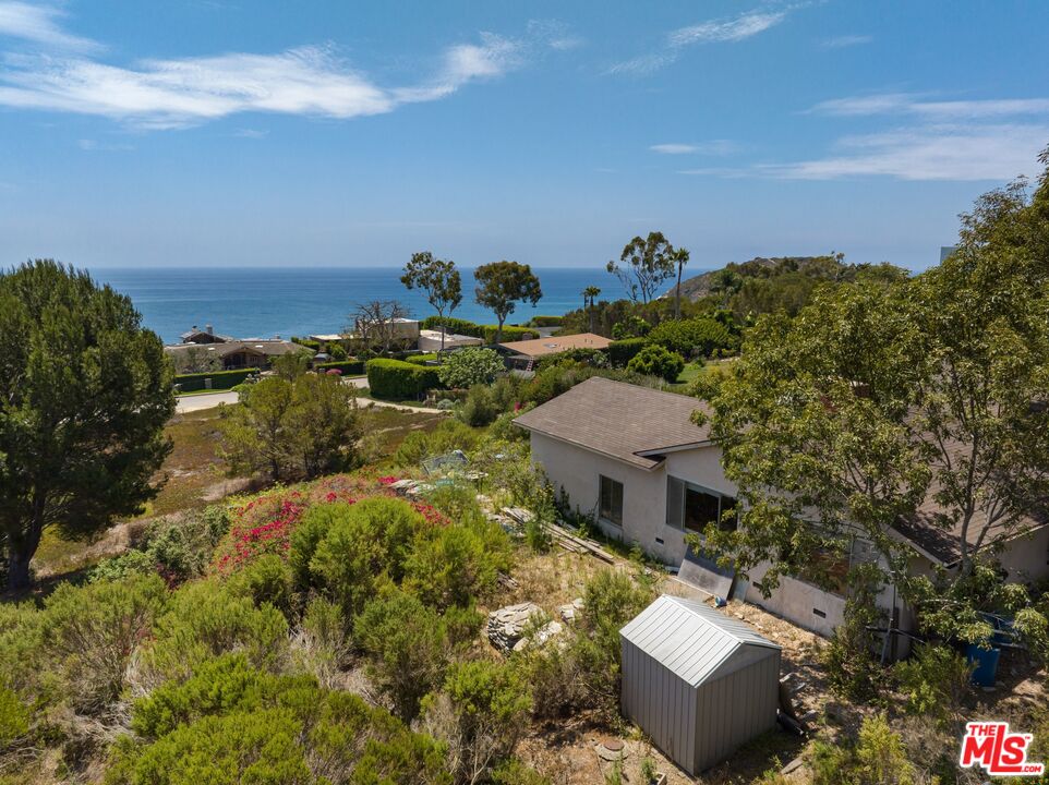 29029 Cliffside Dr