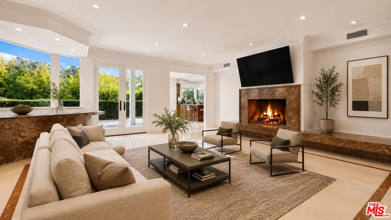 1856 Loma Vista Dr