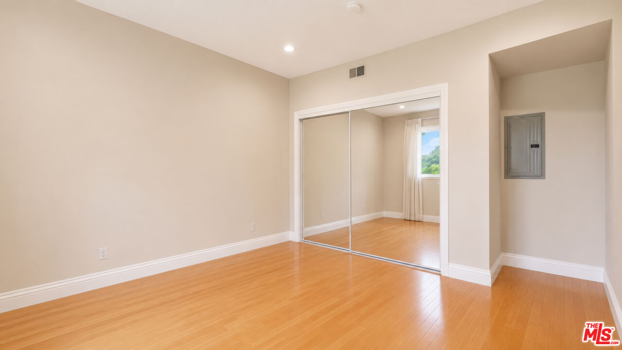 1856 Loma Vista Dr