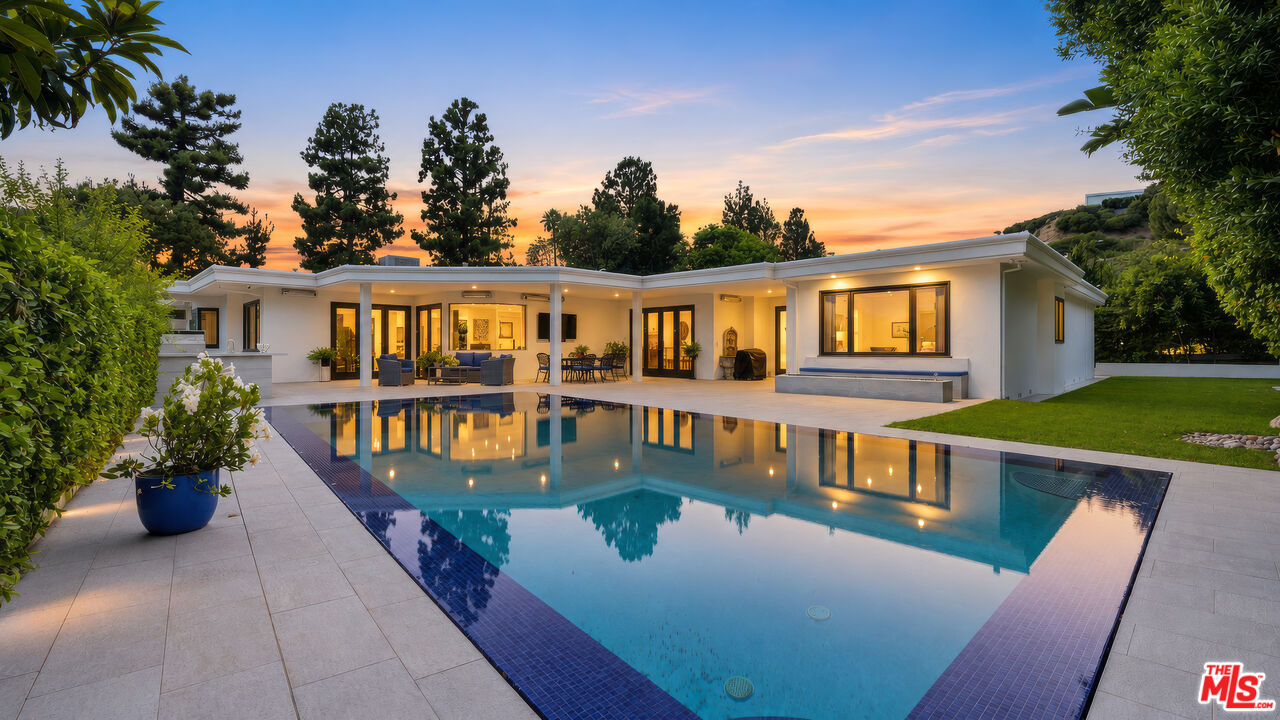 1856 Loma Vista Dr