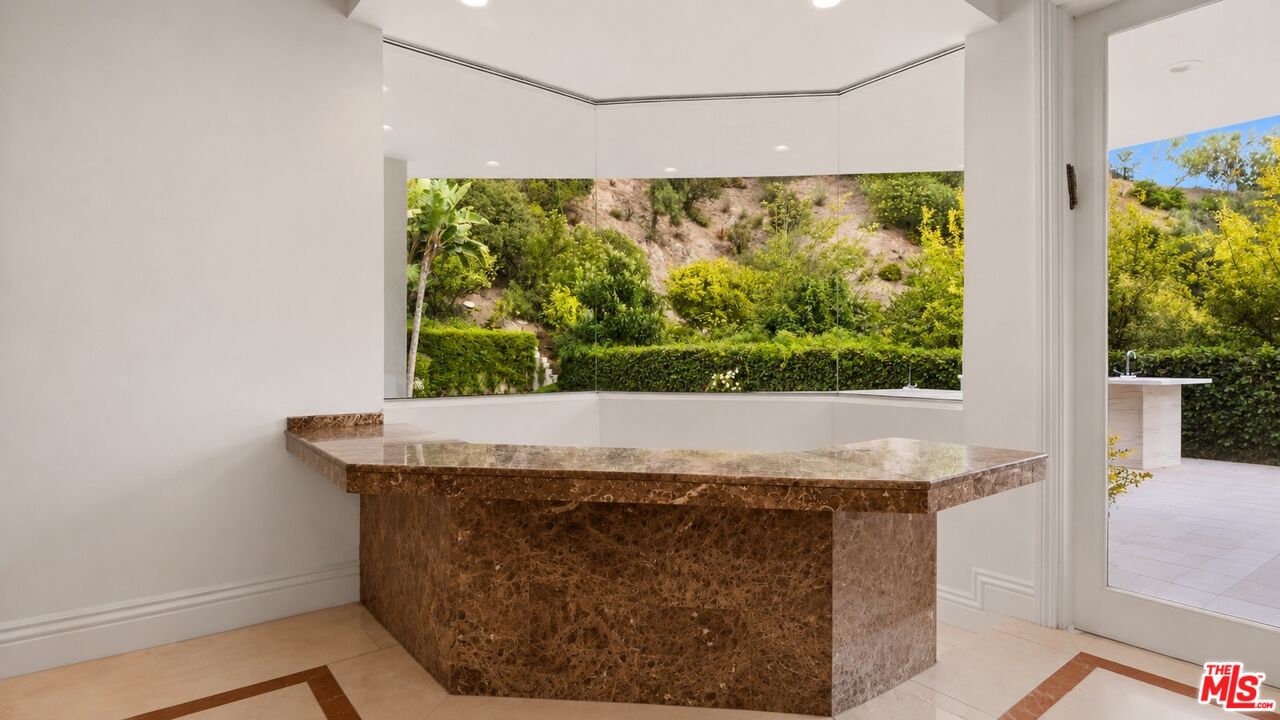 1856 Loma Vista Dr
