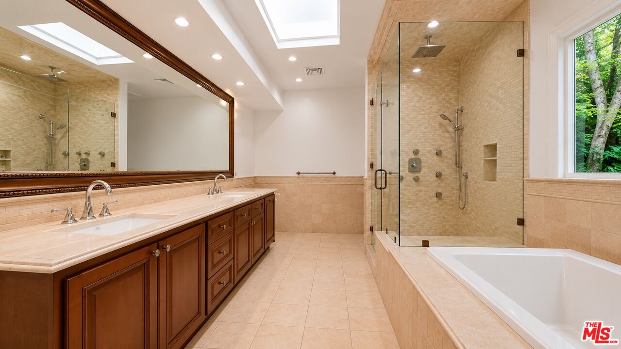 1856 Loma Vista Dr