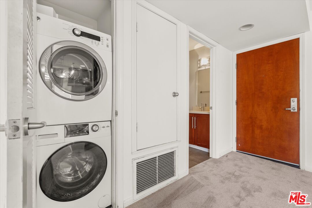 4702 Fulton Ave Unit: 202