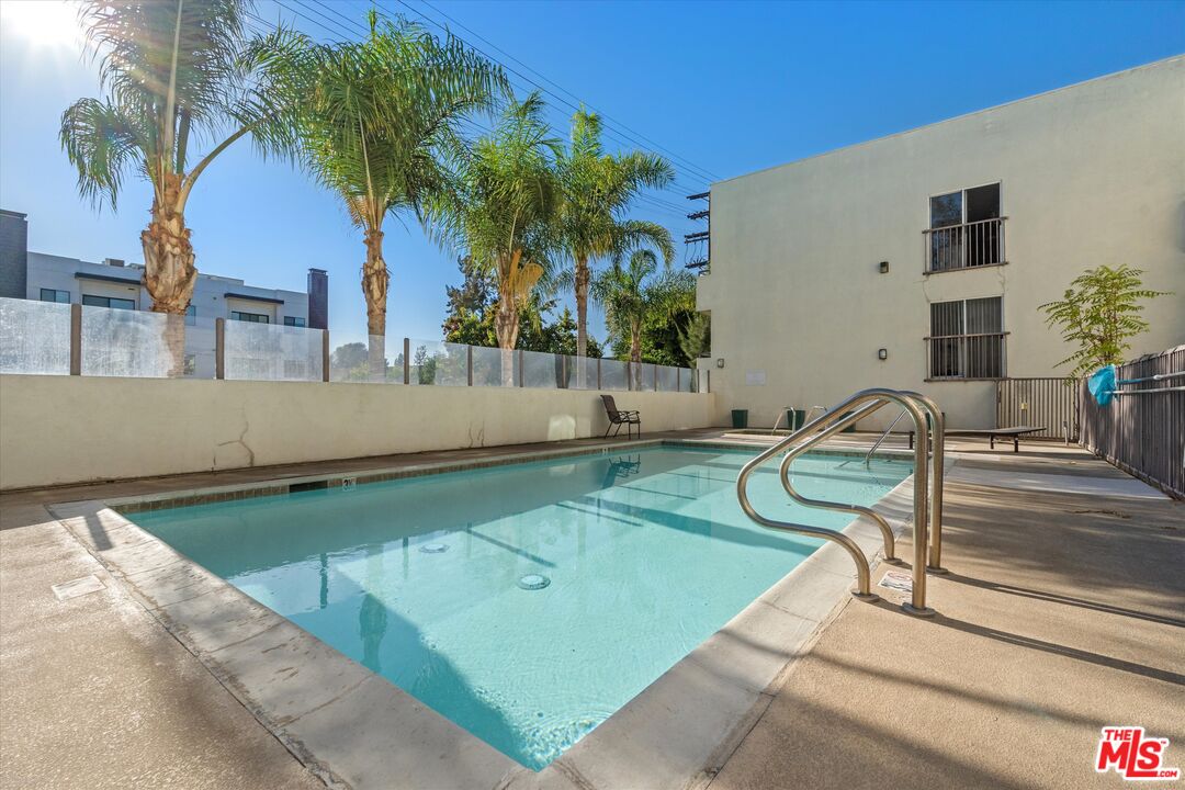 4702 Fulton Ave Unit: 202