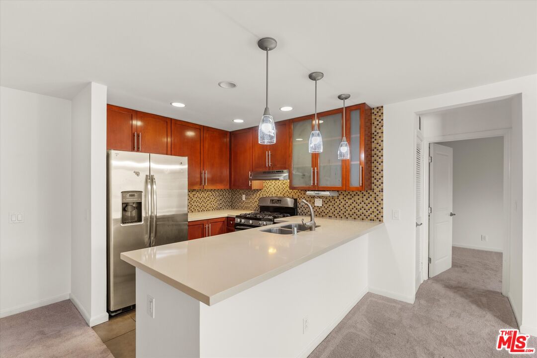 4702 Fulton Ave Unit: 202