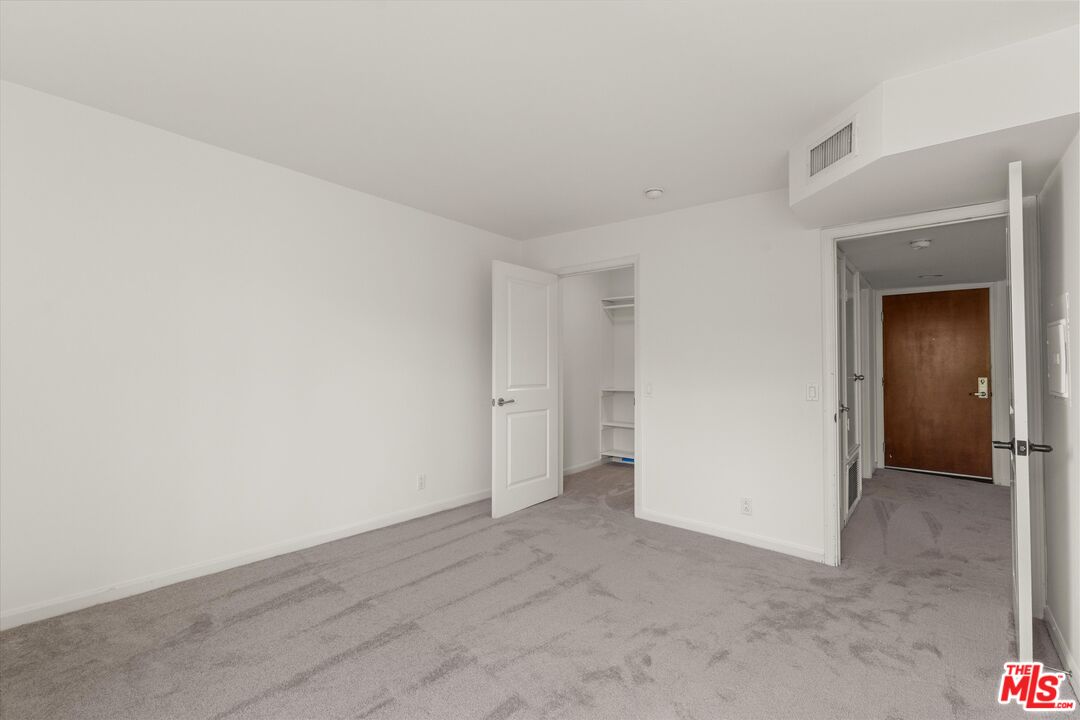 4702 Fulton Ave Unit: 202