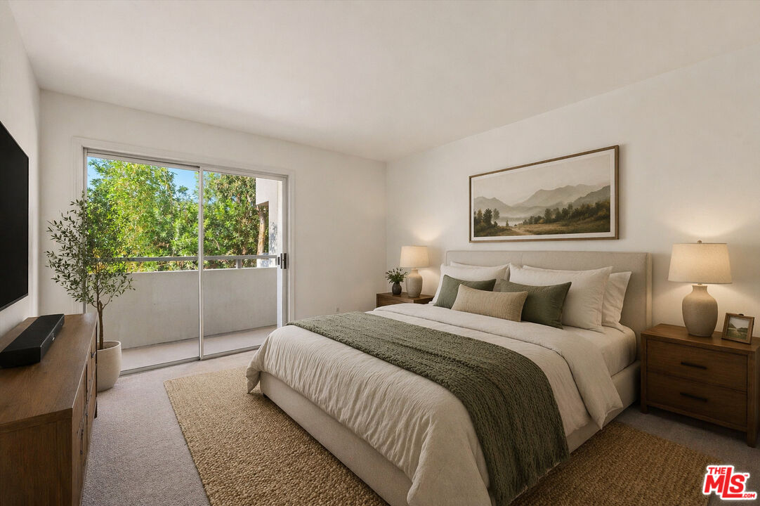 4702 Fulton Ave Unit: 202