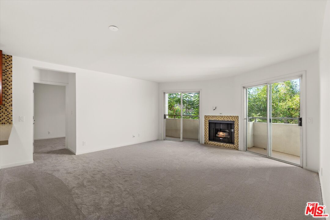 4702 Fulton Ave Unit: 202