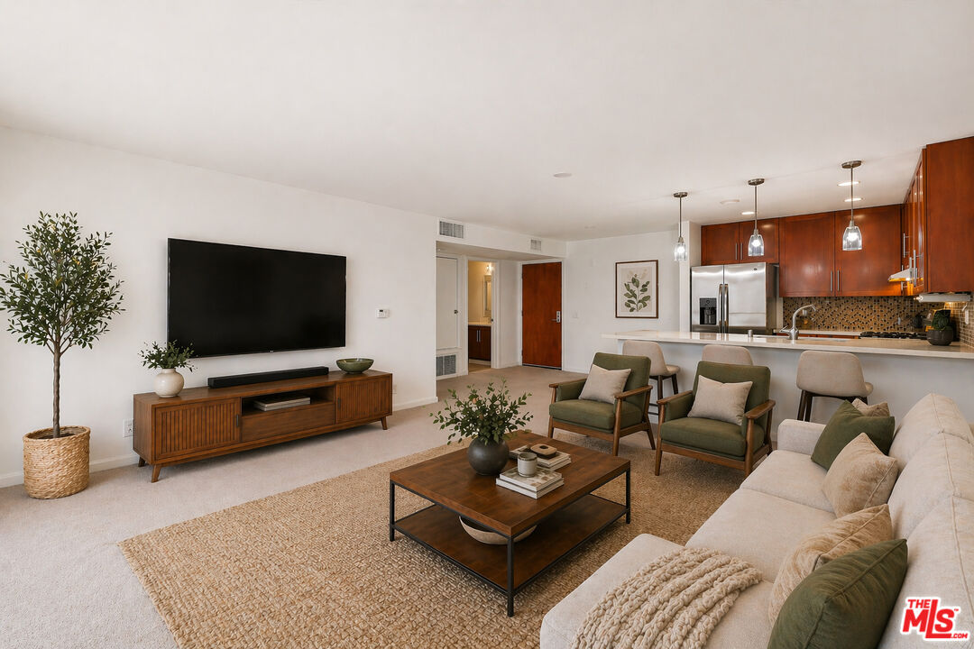 4702 Fulton Ave Unit: 202