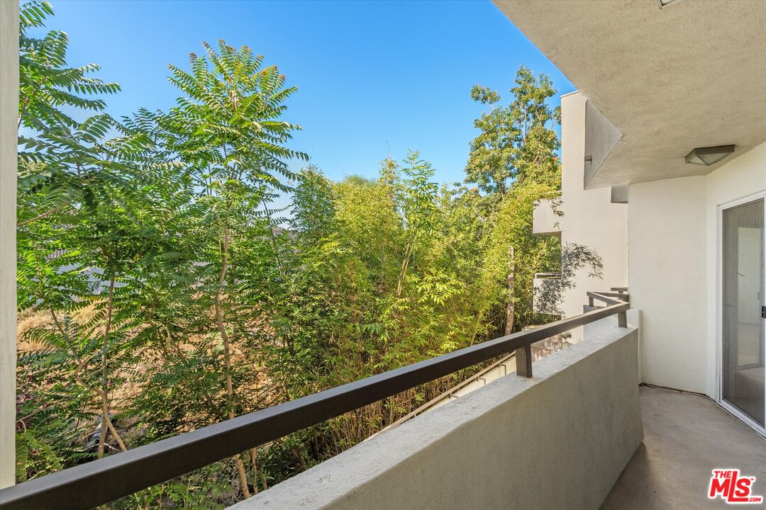 4702 Fulton Ave Unit: 202