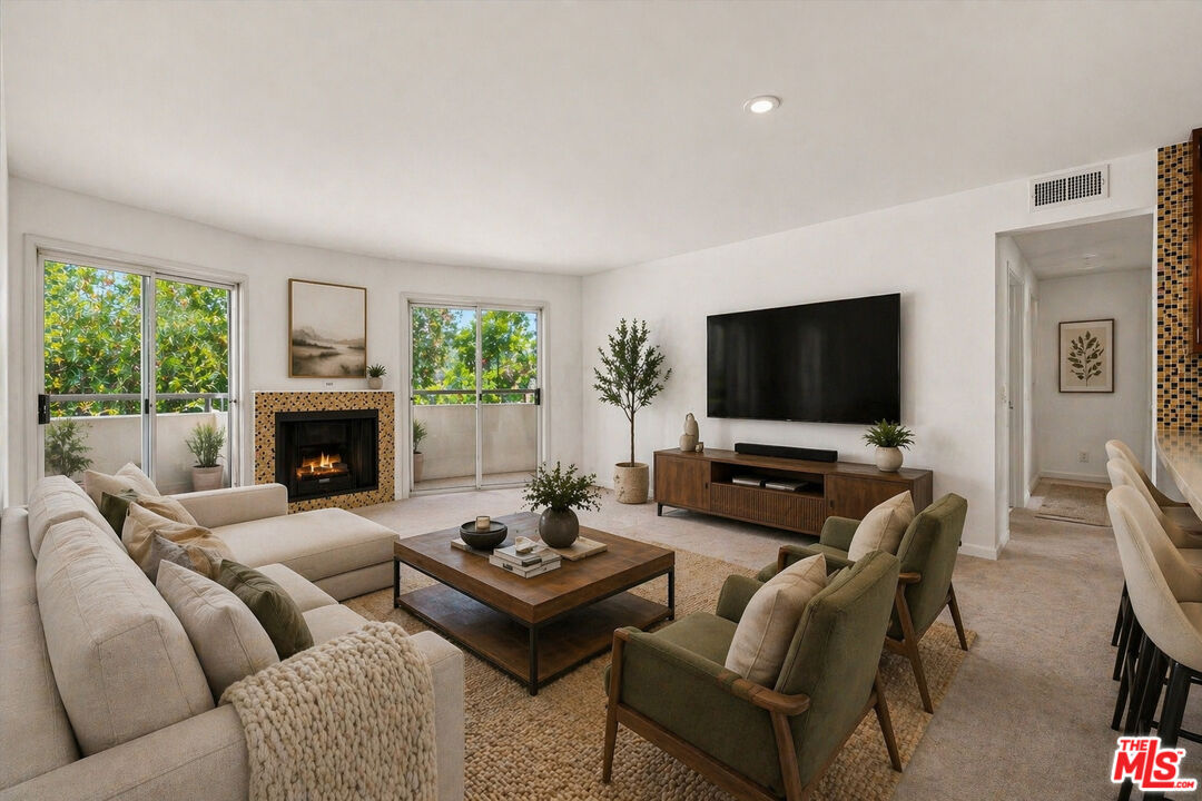 4702 Fulton Ave Unit: 202