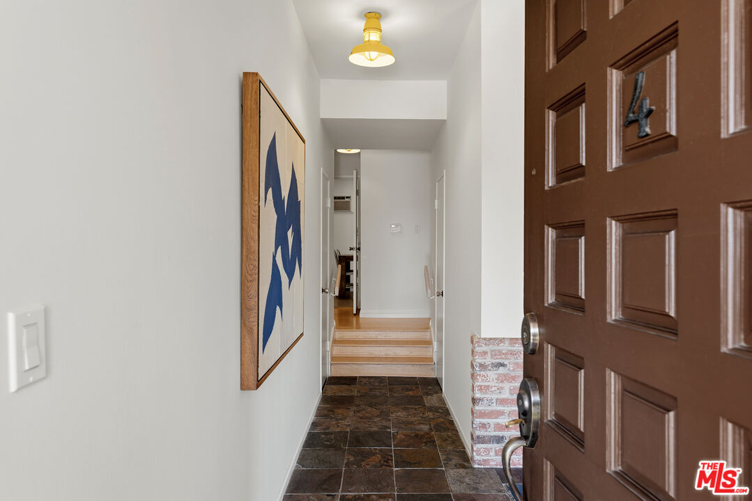 958 18th St Unit: 4