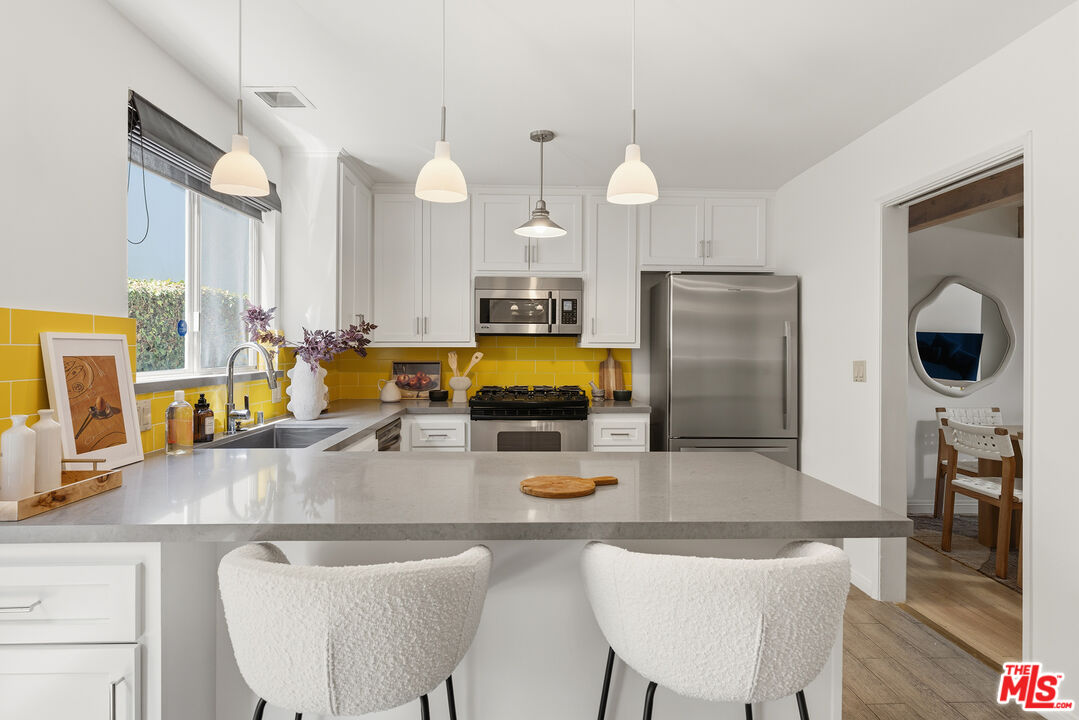 958 18th St Unit: 4