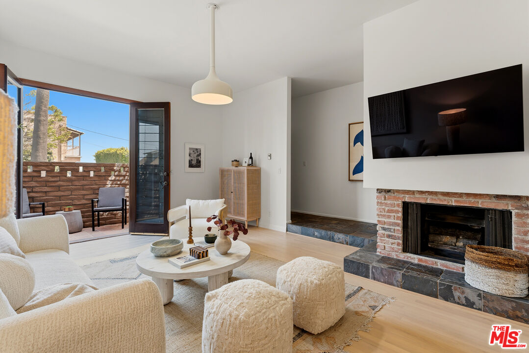 958 18th St Unit: 4