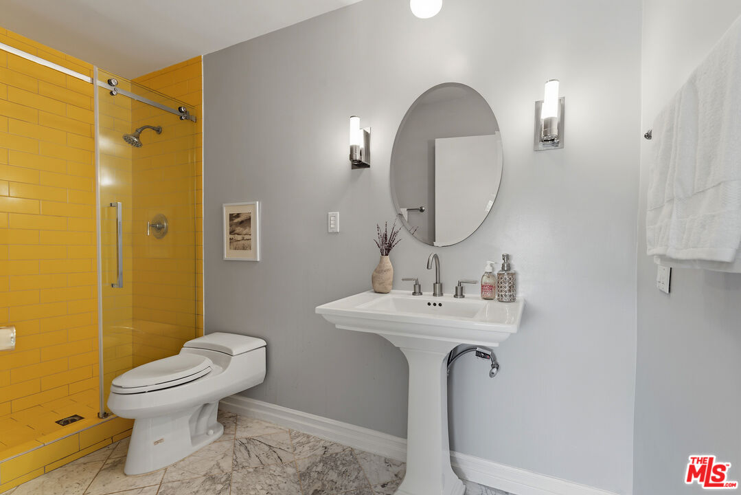 958 18th St Unit: 4