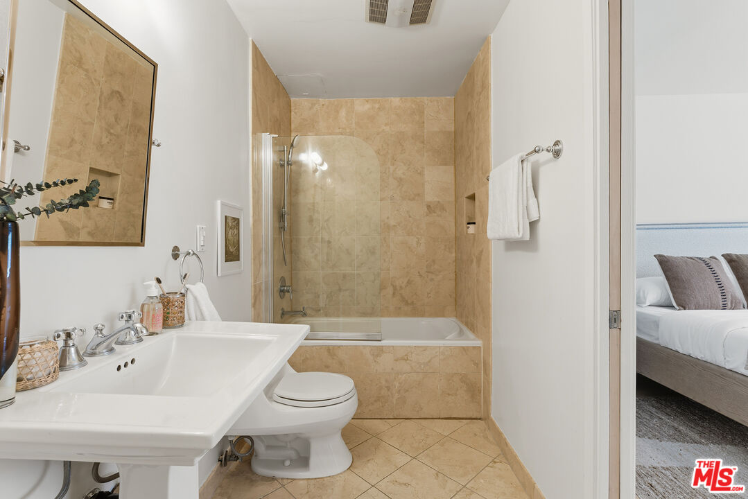 958 18th St Unit: 4