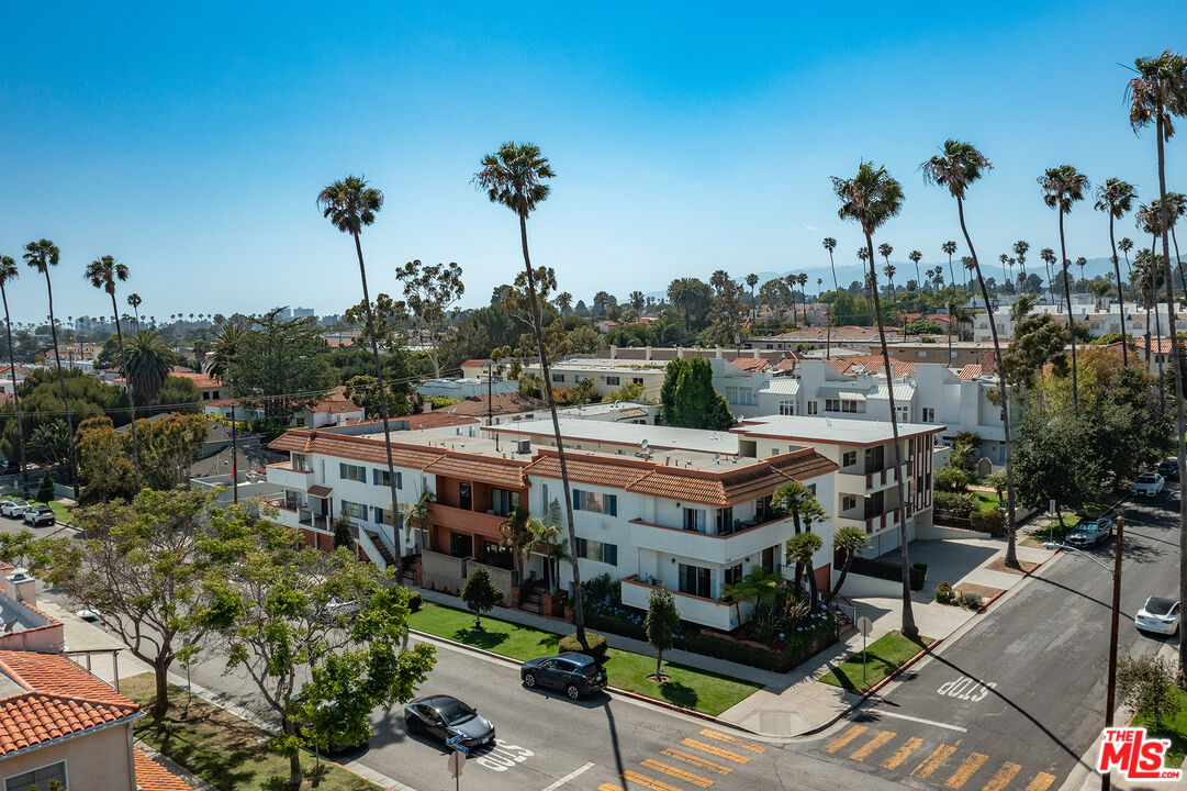 958 18th St Unit: 4