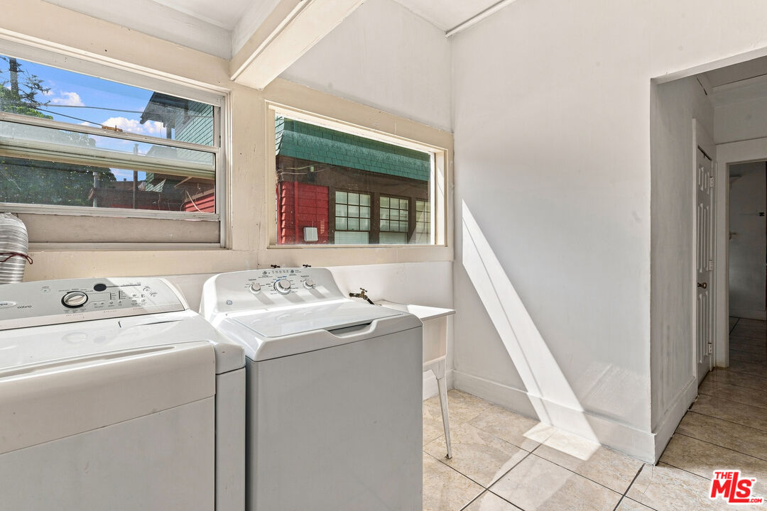 920 W 20th St Unit: 1