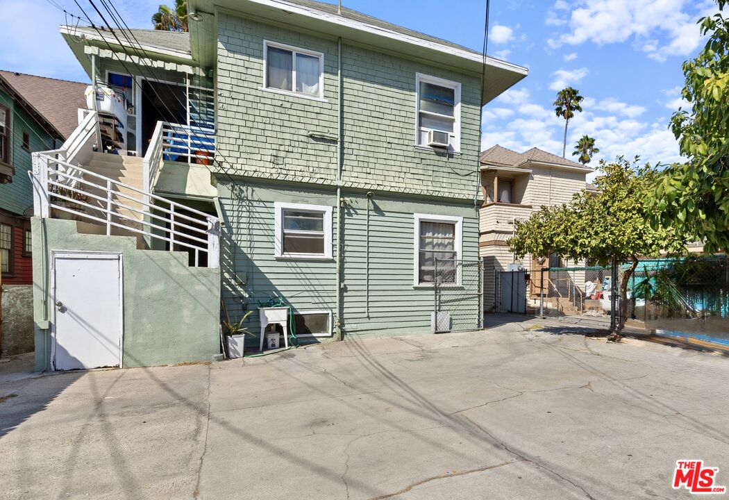 920 W 20th St Unit: 1