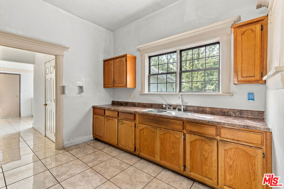 920 W 20th St Unit: 1