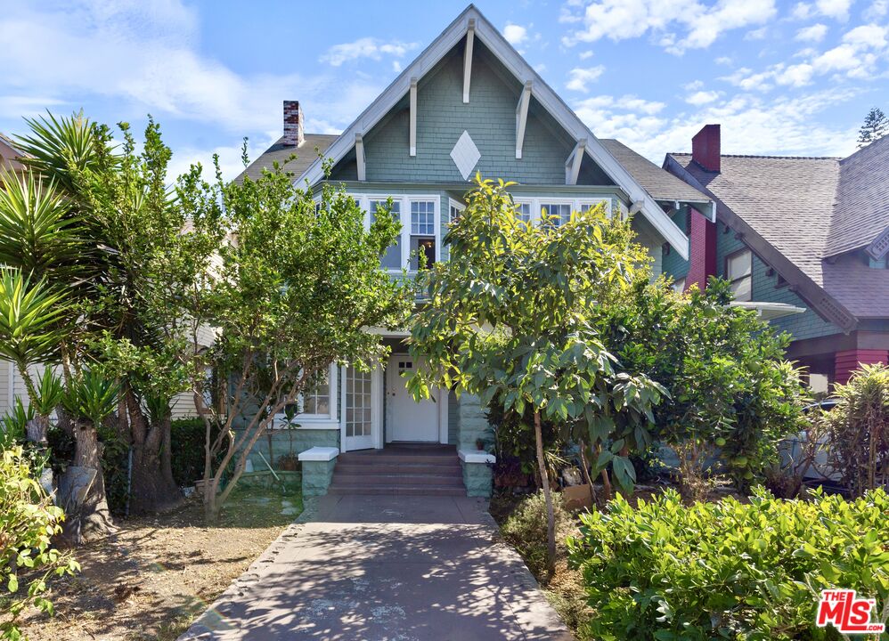 920 W 20th St Unit: 1
