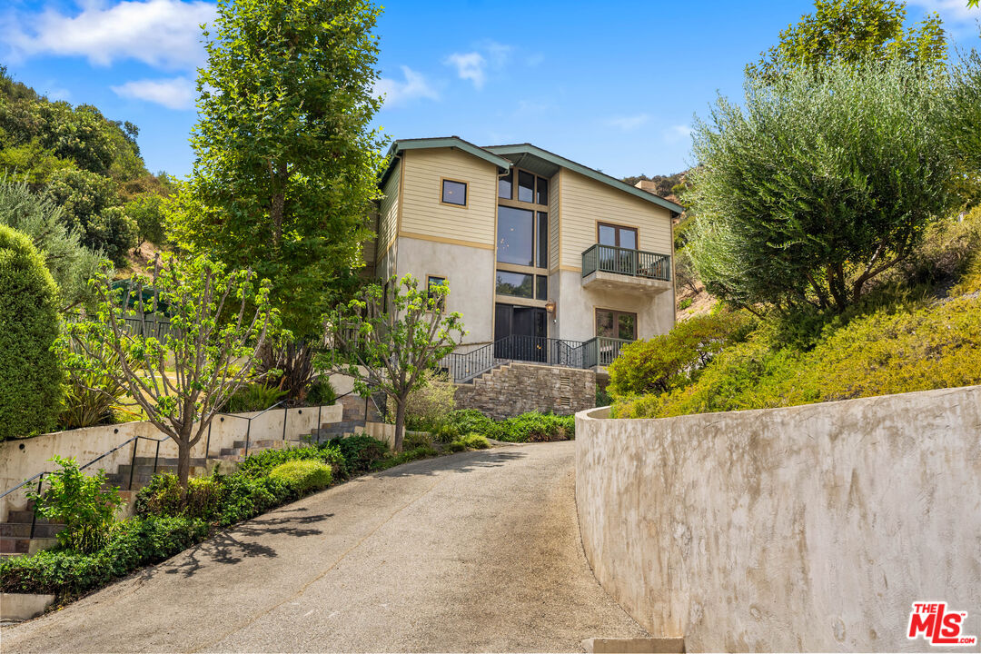 4099 Mandeville Cyn