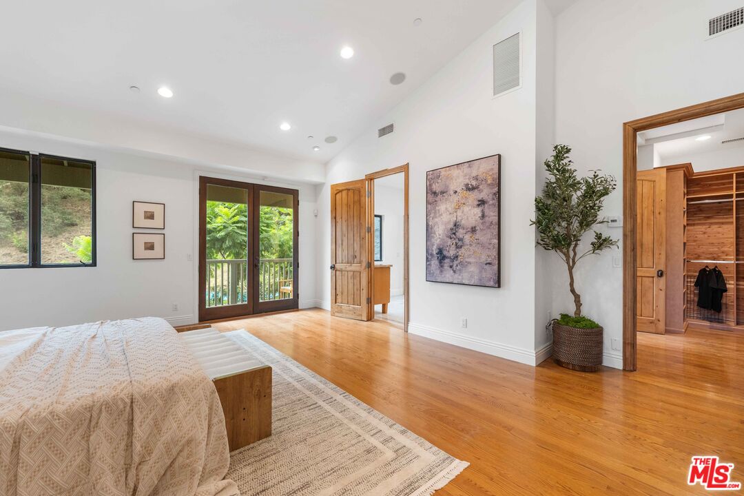 4099 Mandeville Cyn