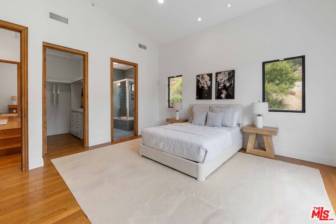 4099 Mandeville Cyn