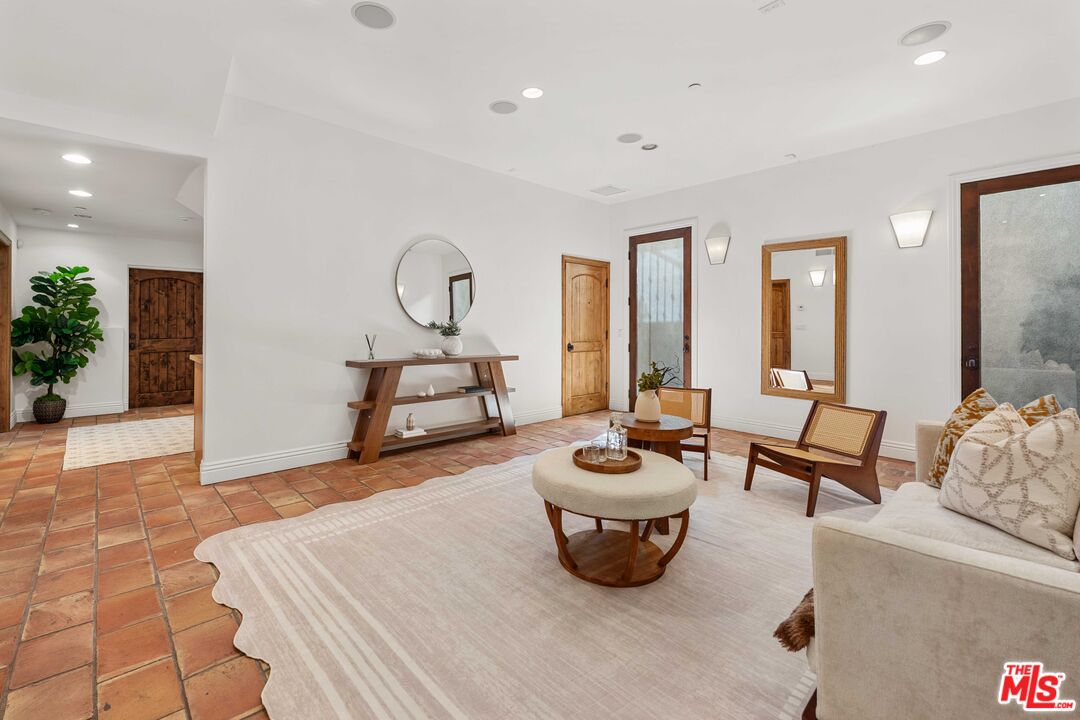 4099 Mandeville Cyn