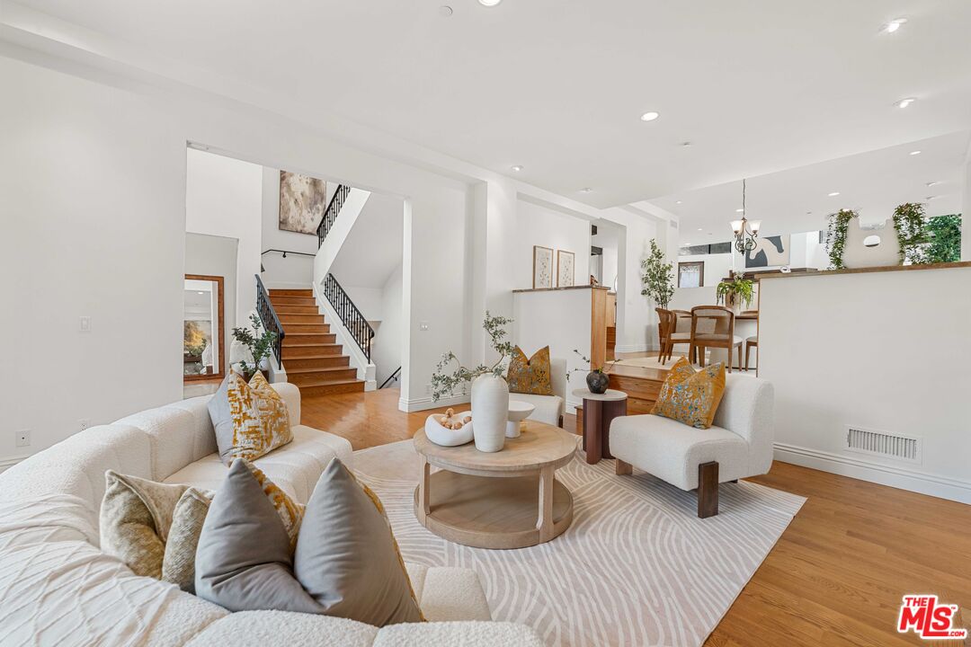 4099 Mandeville Cyn