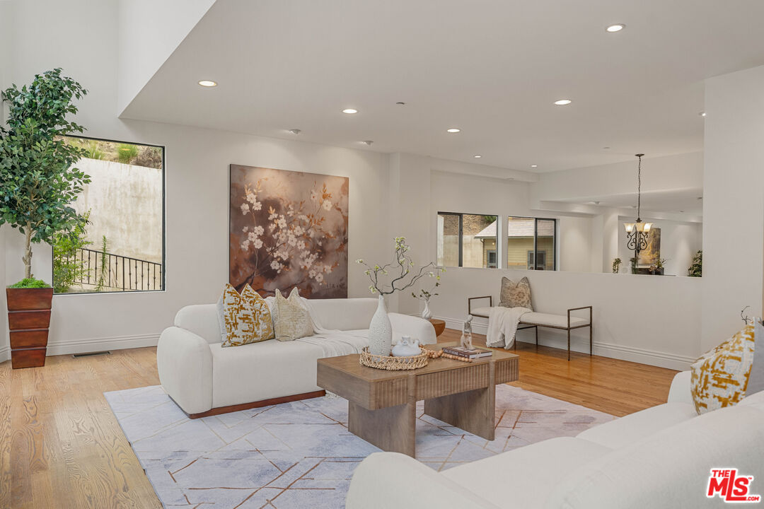 4099 Mandeville Cyn