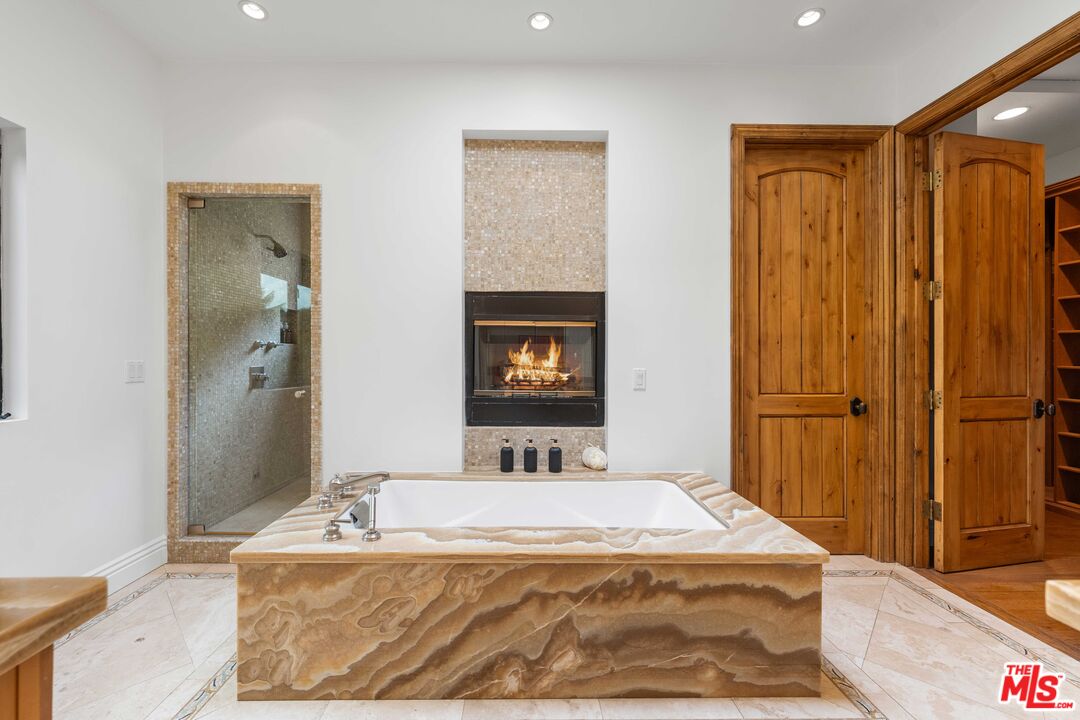 4099 Mandeville Cyn